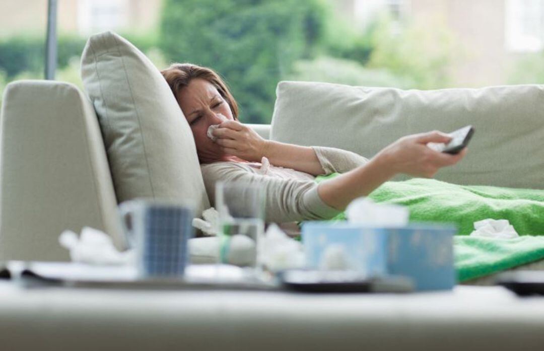El mejor remedio para la gripe son líquidos, analgésicos y descanso en casa un par de días.