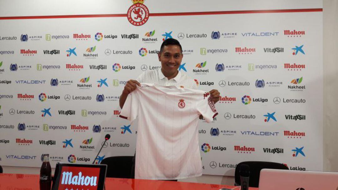 Nicho Escalante en su presentación con la Cultural