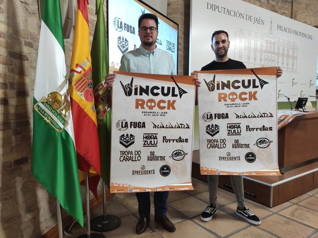 El diputado de promoción y turismo de Jaén, Francisco Javier Lozano, junto al director del Víncula Rock, José Manuel Rosillo, durante la presentación del Festival