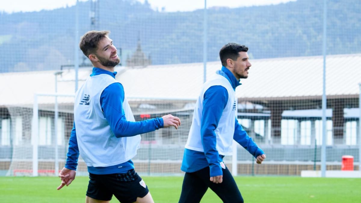 Yeray y Yuri se entrenan con el grupo