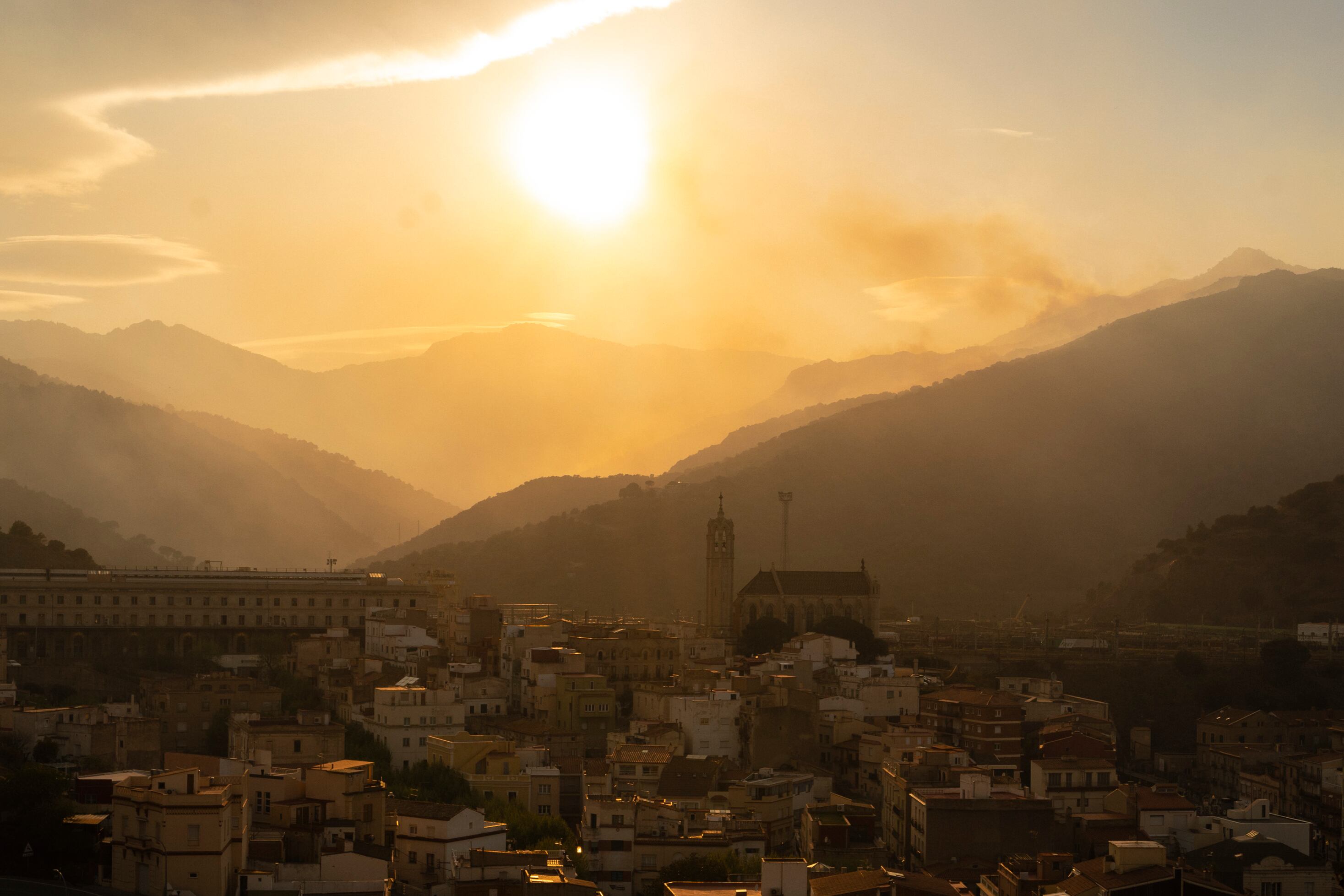 Estabilitzat l'incendi a Portbou