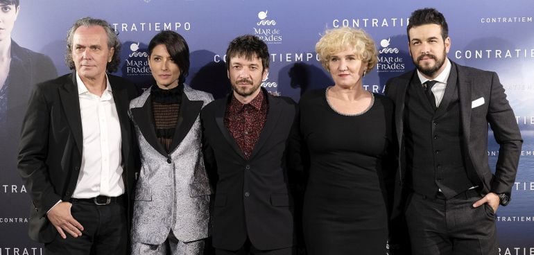 Jose Coronado, Barbara Lennie, Oriol Paulo, Ana Wagener y Mario Casas en la premiere de &#039;Contratiempo&#039; en el Museo Reina Sofía (Enero, 2017).