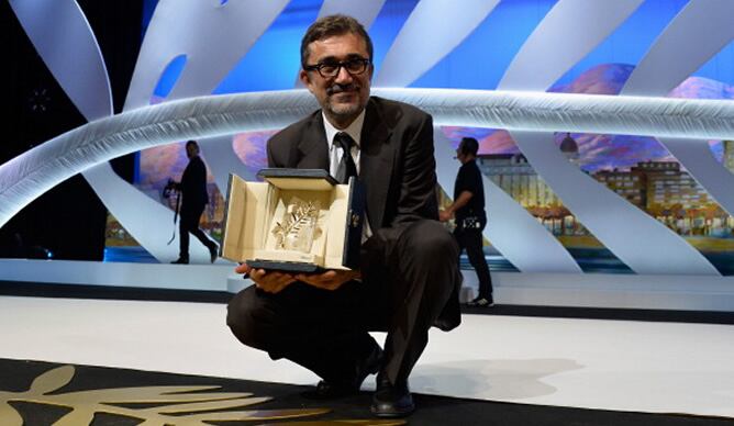 El director turco Nuri Bilge Ceylán con su Palma de Oro en Cannes 2014 por la cinta &#039;Winter sleep&#039;