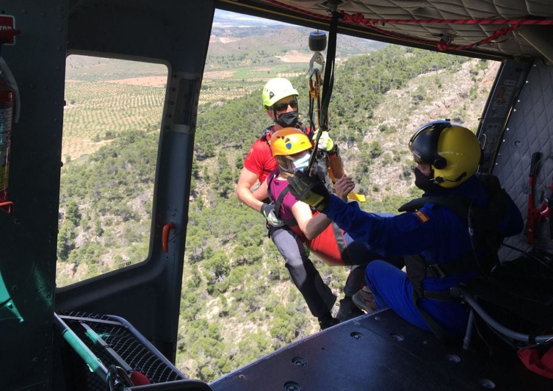 Rescate de una senderista accidentada en la sierra de las Salinas, Yecla, 15 de mayo de 2021