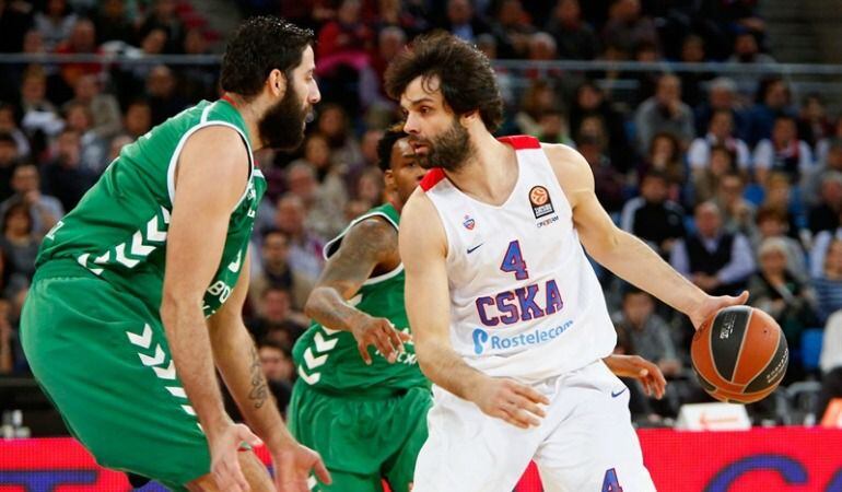 Bourousis y Teodosic, los dos grandes protagonistas del partido.