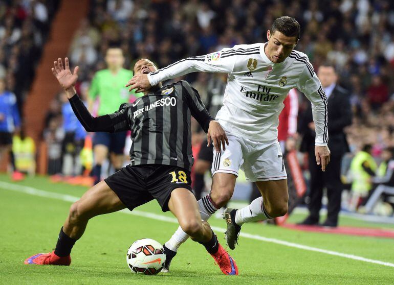 Rosales se desequilibra ante Ronaldo en el Bernabéu