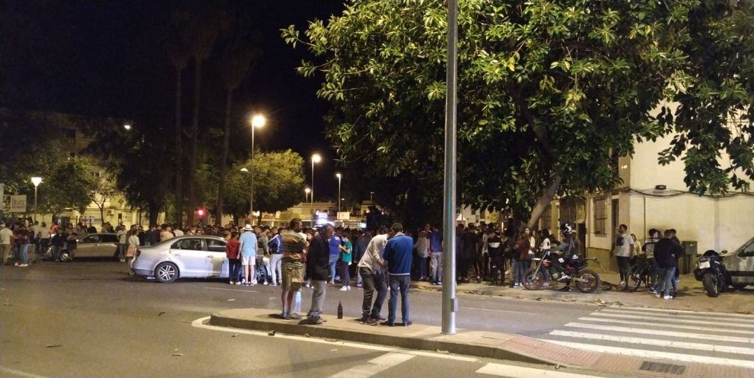 La avenida Blas Infante es una de las zonas en las que se concentran estas carreras ilegales