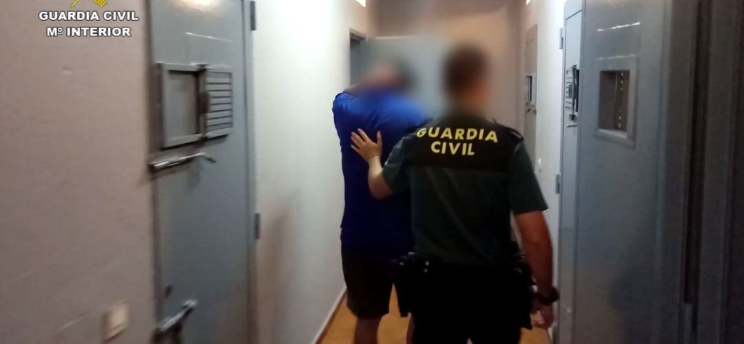 El arrestado está en prisión a la espera de ser extraditado por haber violado a su hija, menor de edad, en Perú