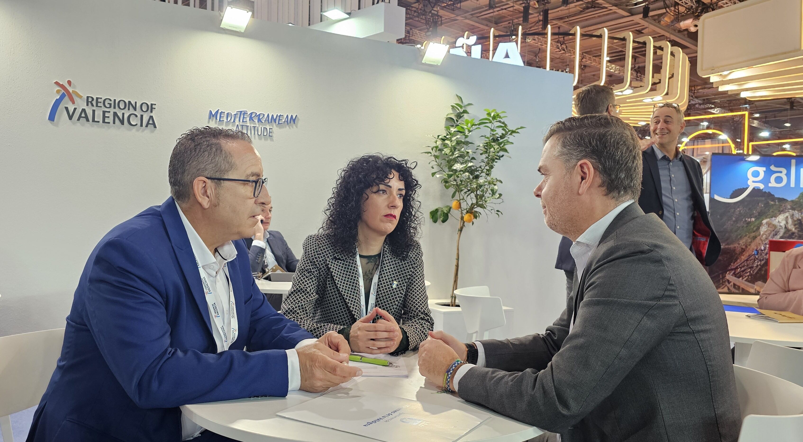 La alcaldesa, Lara Romero, y el concejal  de Turismo, Emilio Fonseca.