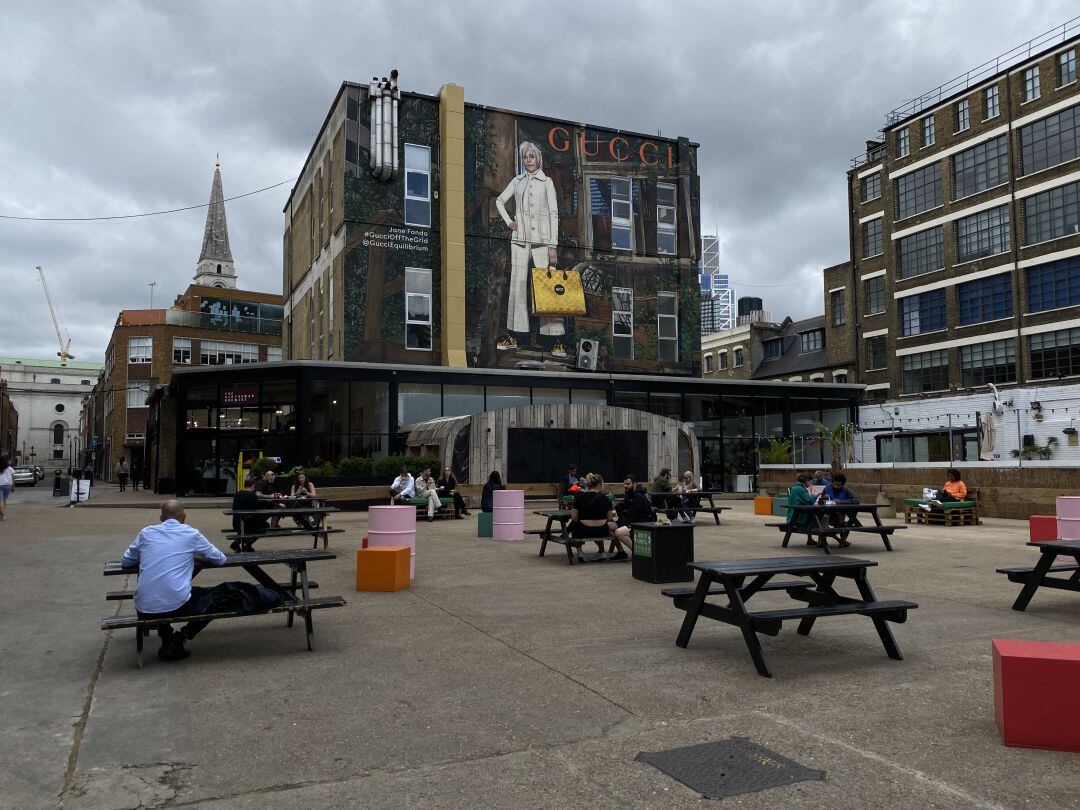 Los negocios vuelven a Londres.