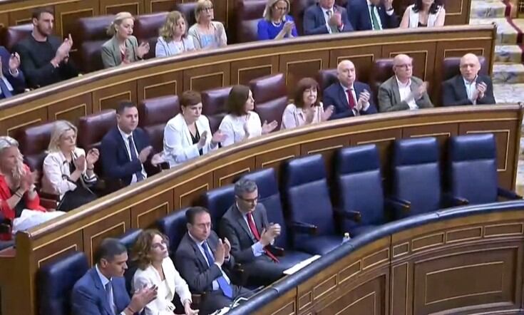 Según ha podido confirmar la Cadena SER, con su ausencia, tanto la vicepresidenta segunda, Yolanda Díaz, como los ministros de Cultura, Ernest Urtasun,  y la de Juventud e Infancia, Sira Rego, han querido mandar una señal de protesta y para distanciarse de la presunta corrupción que afecta al PSOE y de la reacción del socio mayoritario de la coalición.