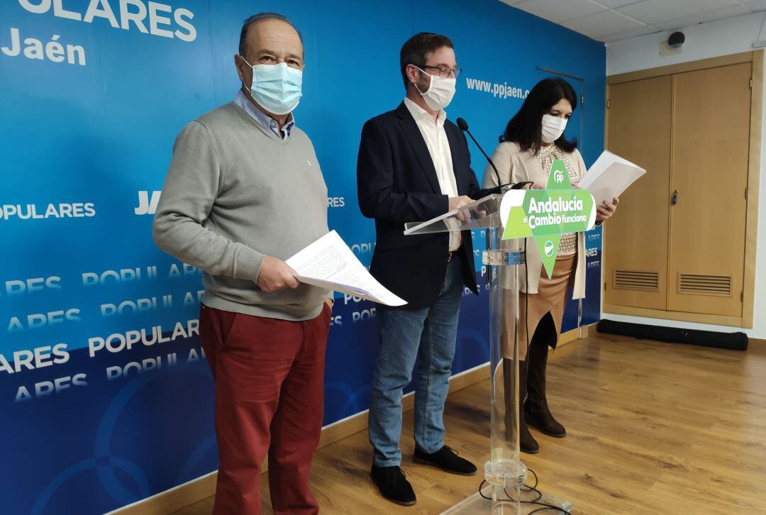 Los populares Juan Morillo, Miguel Contreras y María del Mar Dávila han presentado las propuestas realizadas a Diputación para poder aprobar los presupuestos provinciales