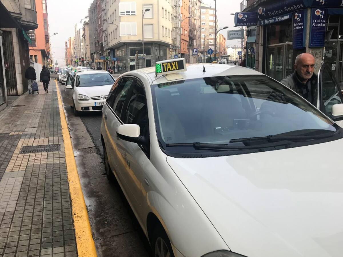 Los taxistas de Ponferrada quieren una parada en la céntrica Avenida de España