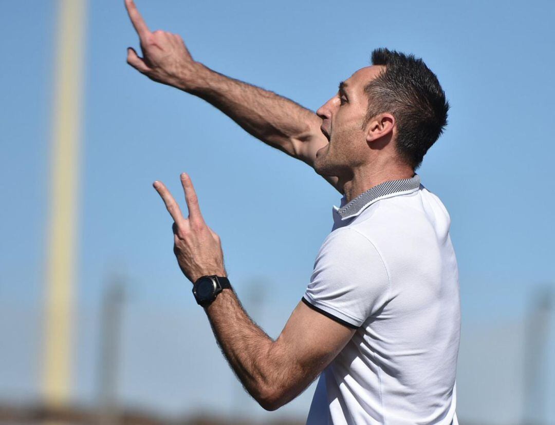 Aira repasó la actualidad de la Cultural