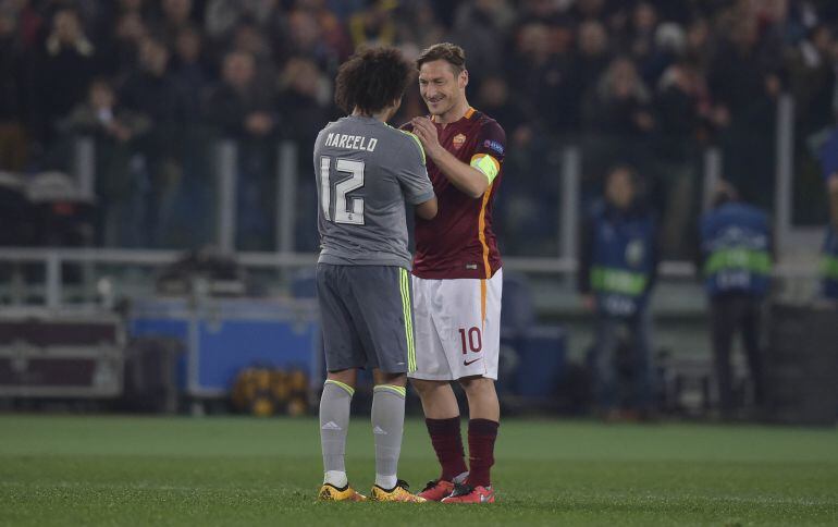 Totti, con Marcelo en el duelo de Champions entre ambos equipos 