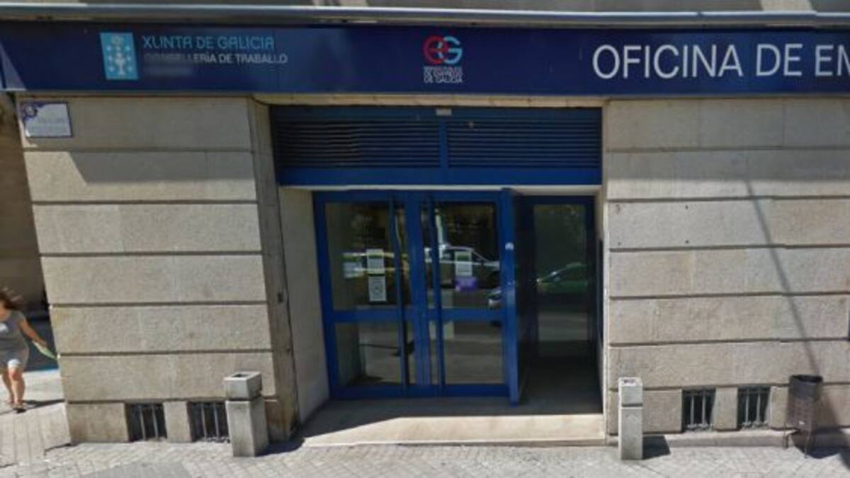 El paro cae en Ourense en 211 personas