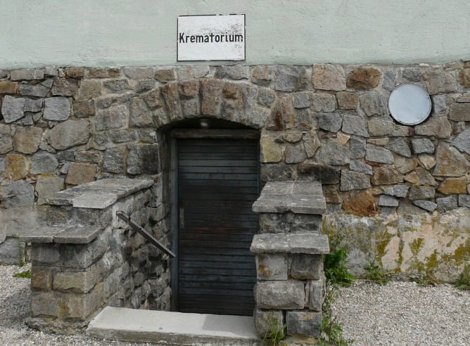 Puerta de entrada al crematorio del campo de concentración de Mauthausen.