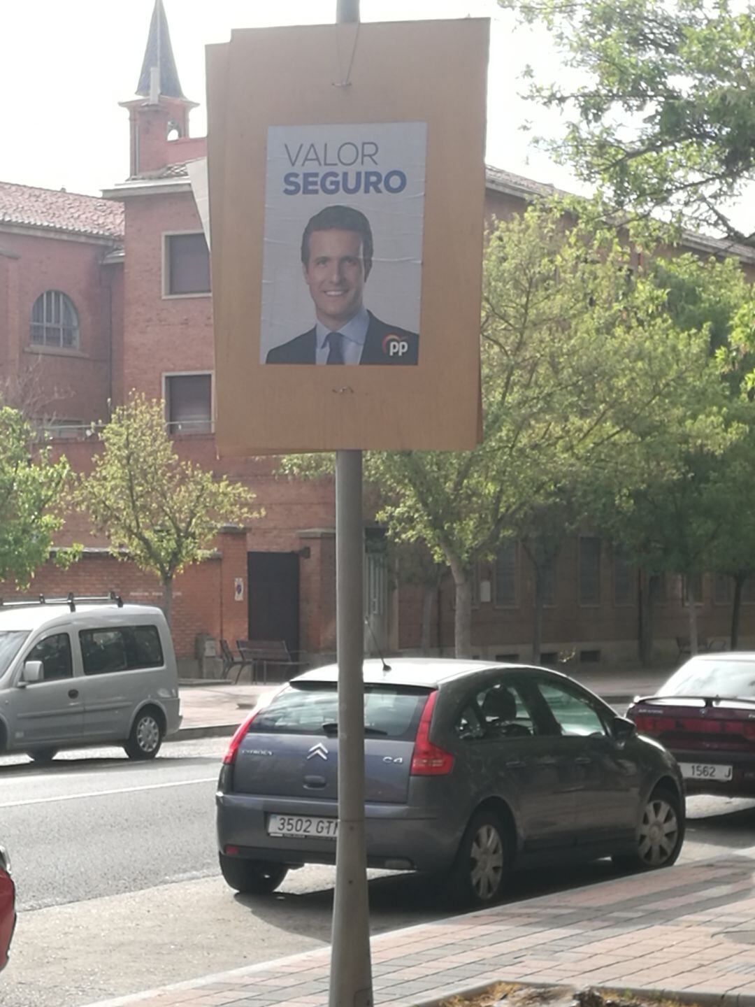 Carteles en la avenida de San Telmo de Palencia
