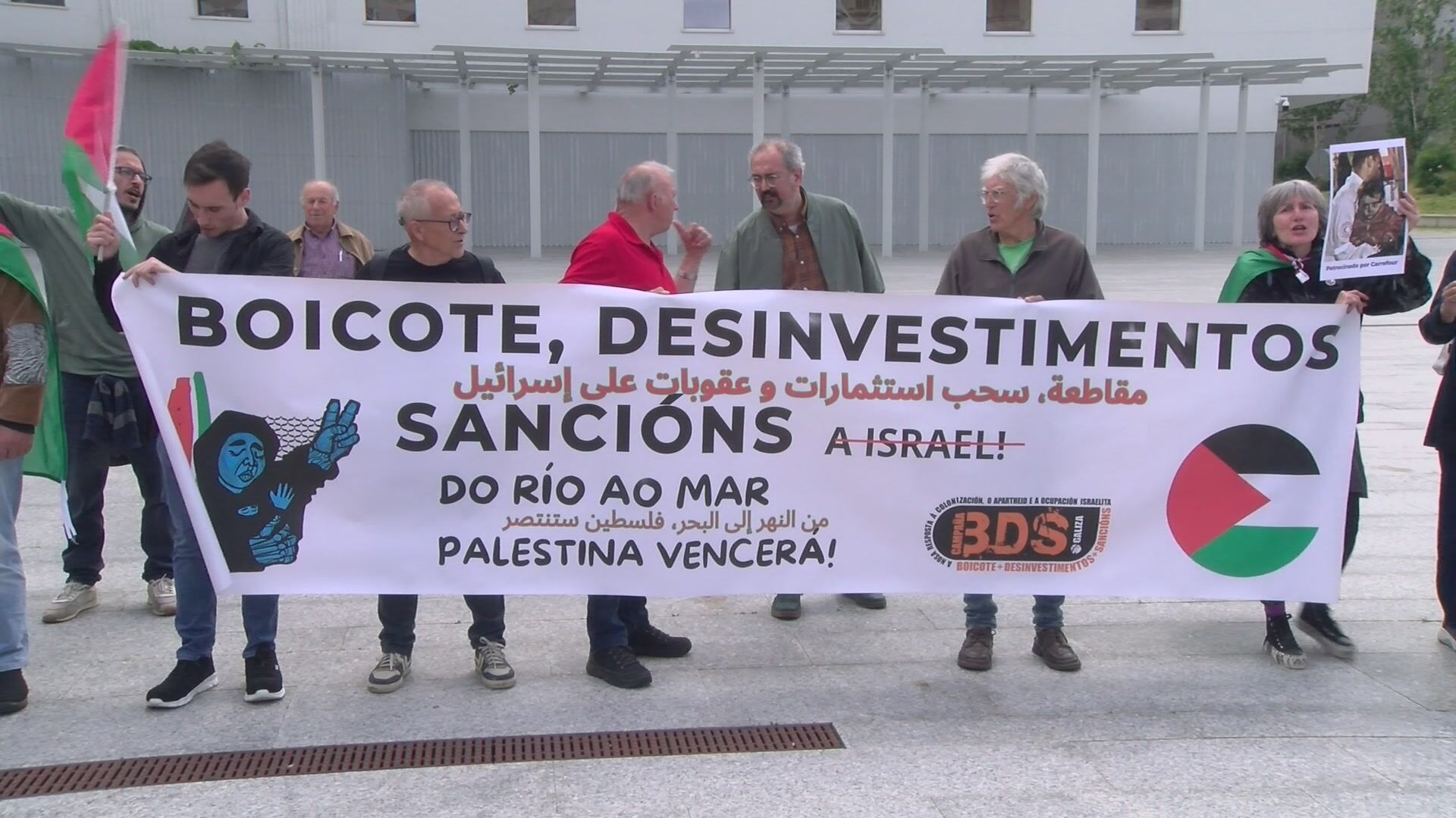 Protesta durante el juicio contra los acusados de boicotear productos israelíes en Vigo
