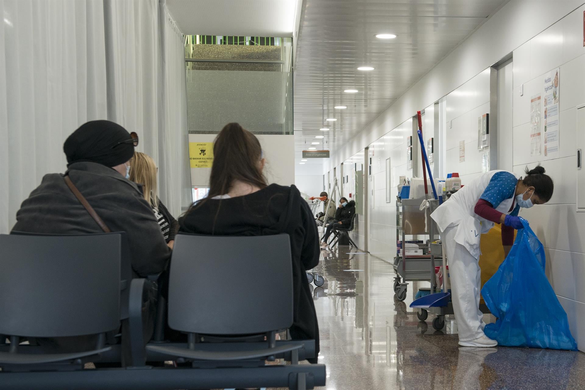 Pacientes en una sala de espera.