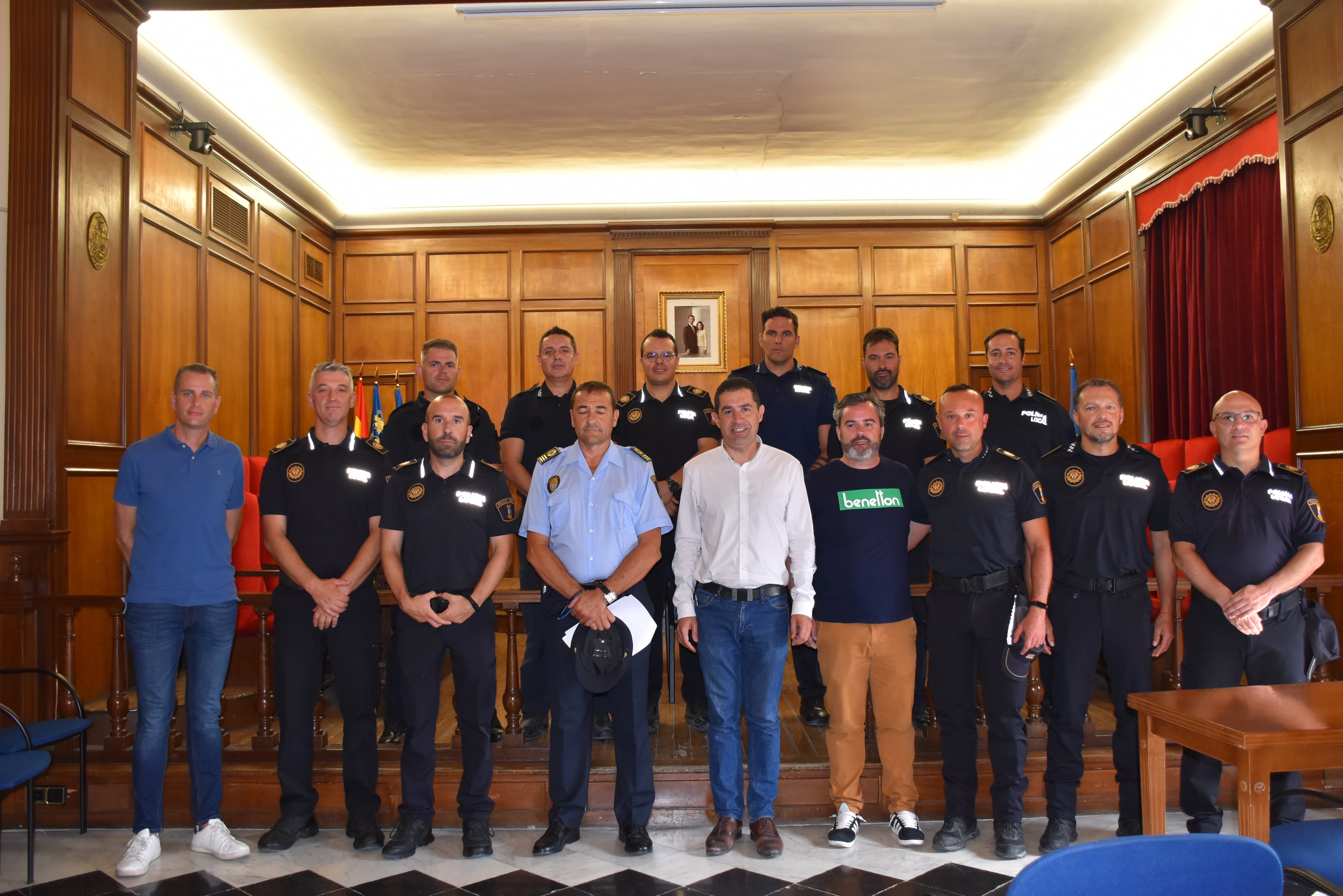 Los nuevos once policías locales de Alcoy han tomado posesión de sus plazas este lunes en un acto celebrado en el Ayuntamiento.