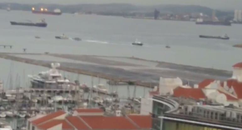 Momento del incidente en aguas de la Bahía de Algeciras