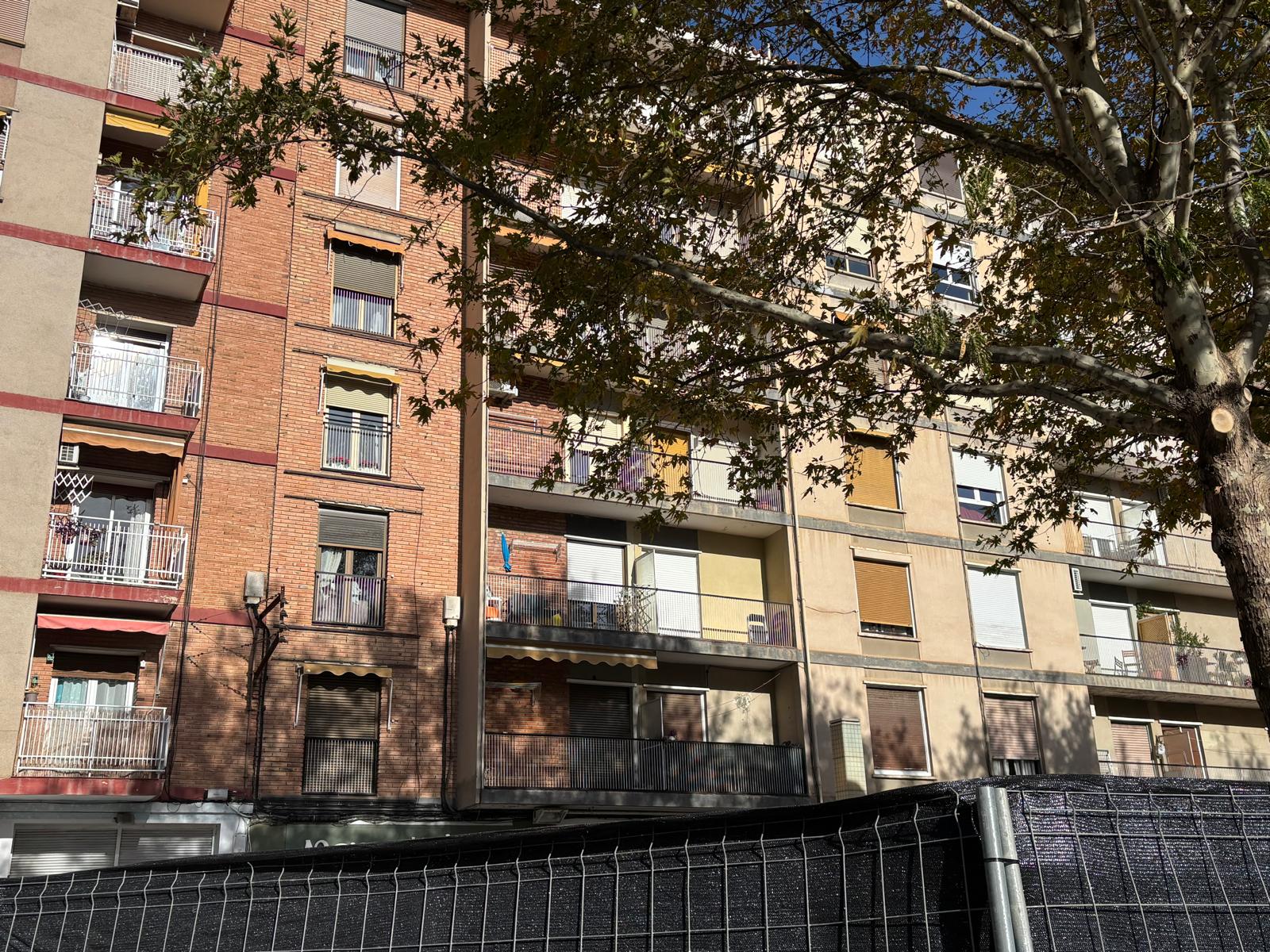 Aspecto de los edificios ya cerrados y con el vallado dispuesto