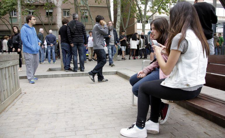 Un alumne mata un professor amb una ballesta en un institut de Barcelona