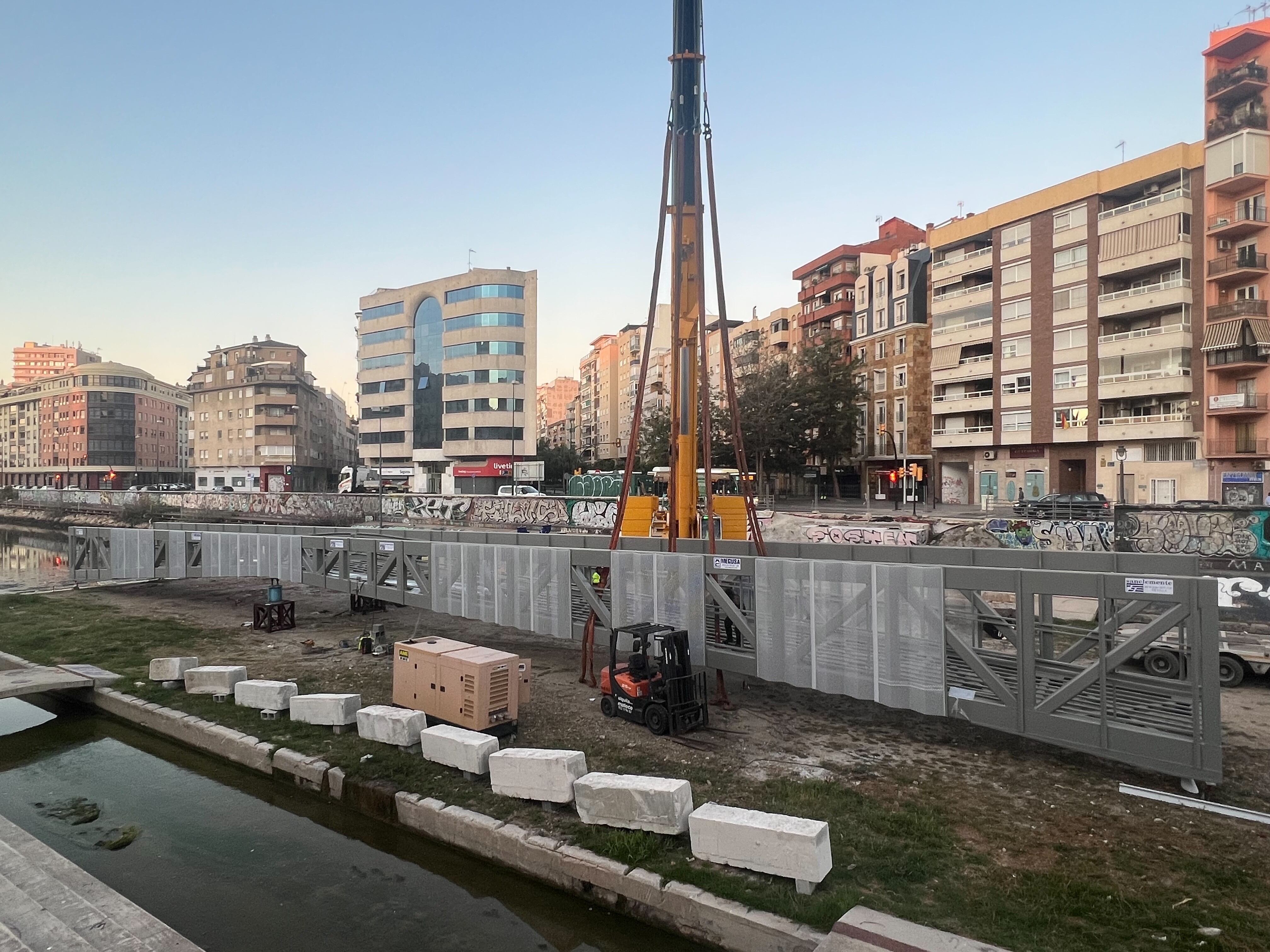 Las dos piezas del puente este miércoles en Málaga