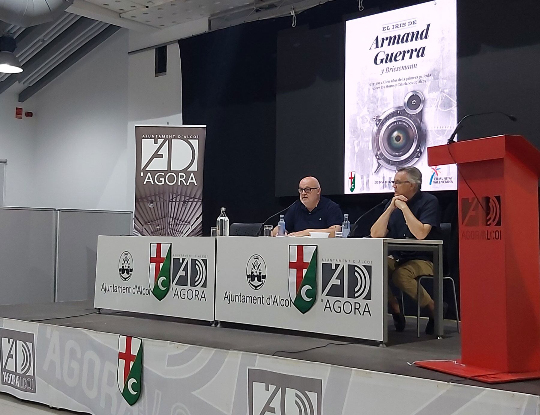 Natxo Lara y Quico Carbonell durante su intervención en la presentación del libro