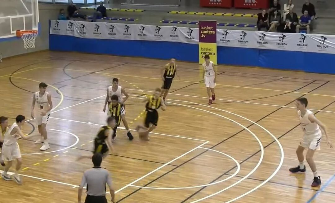 Partido del Torneo Internacional FIBA sub-13 en Castelldefels entre Real Madrid y BBA Porsche