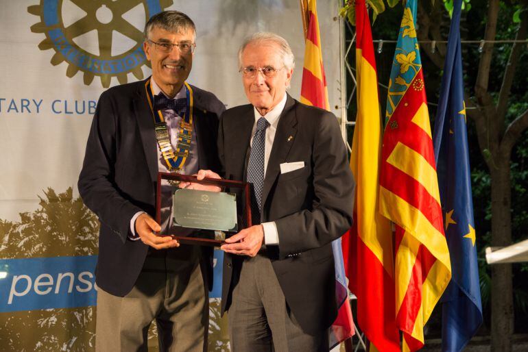 Premio a presidente del grupo Radio Elche, Juan Garrigós