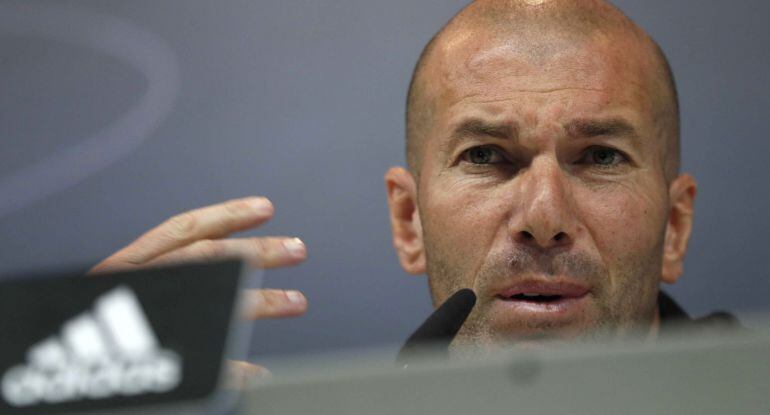 Zidane atiende a la prensa durante la rueda de prensa previa al partido contra el Málaga