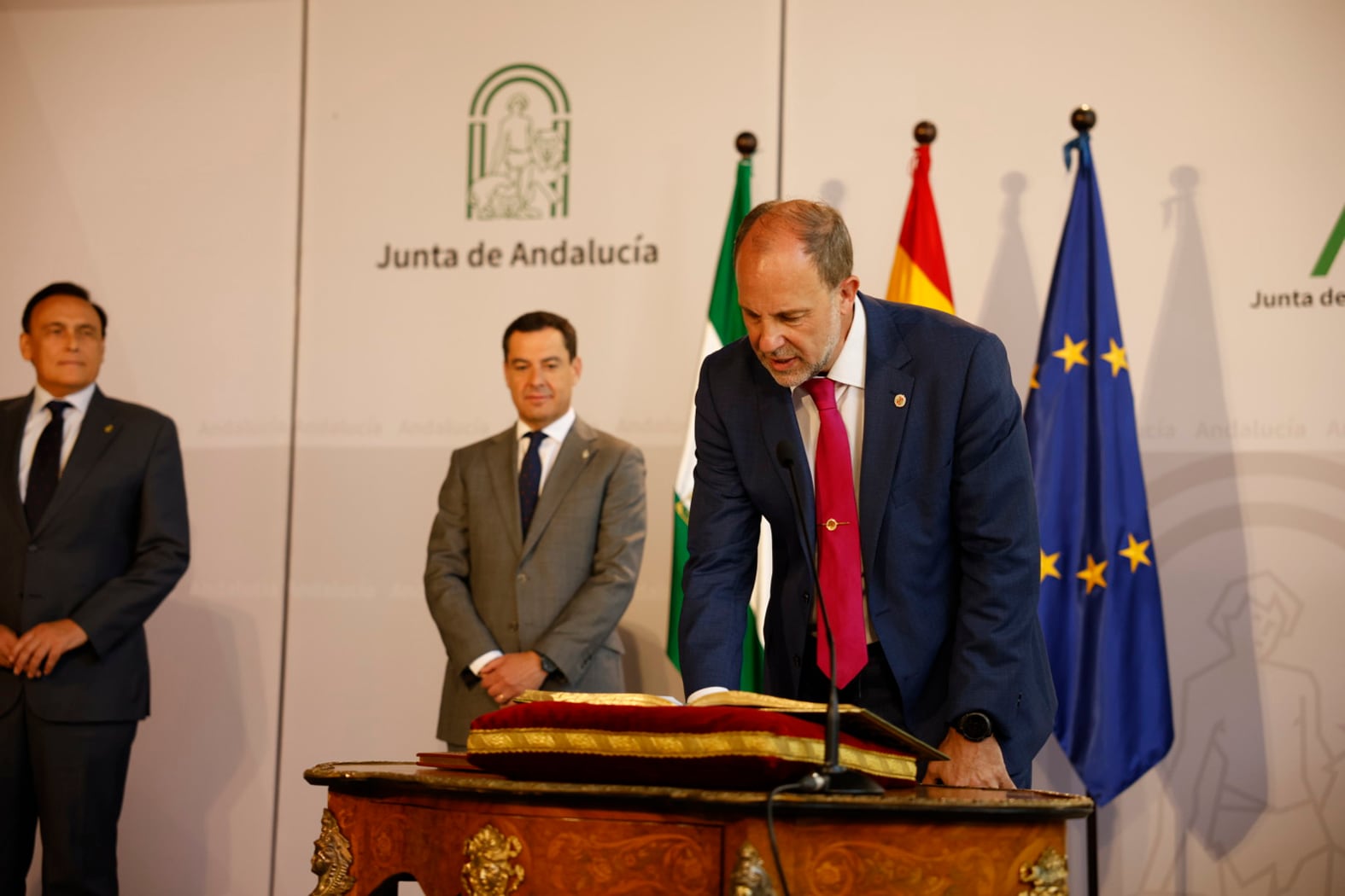 El nuevo rector de la UJA, Nicolás Ruiz, toma posesión de su cargo en un acto celebrado en el Palacio de San Telmo de Sevilla