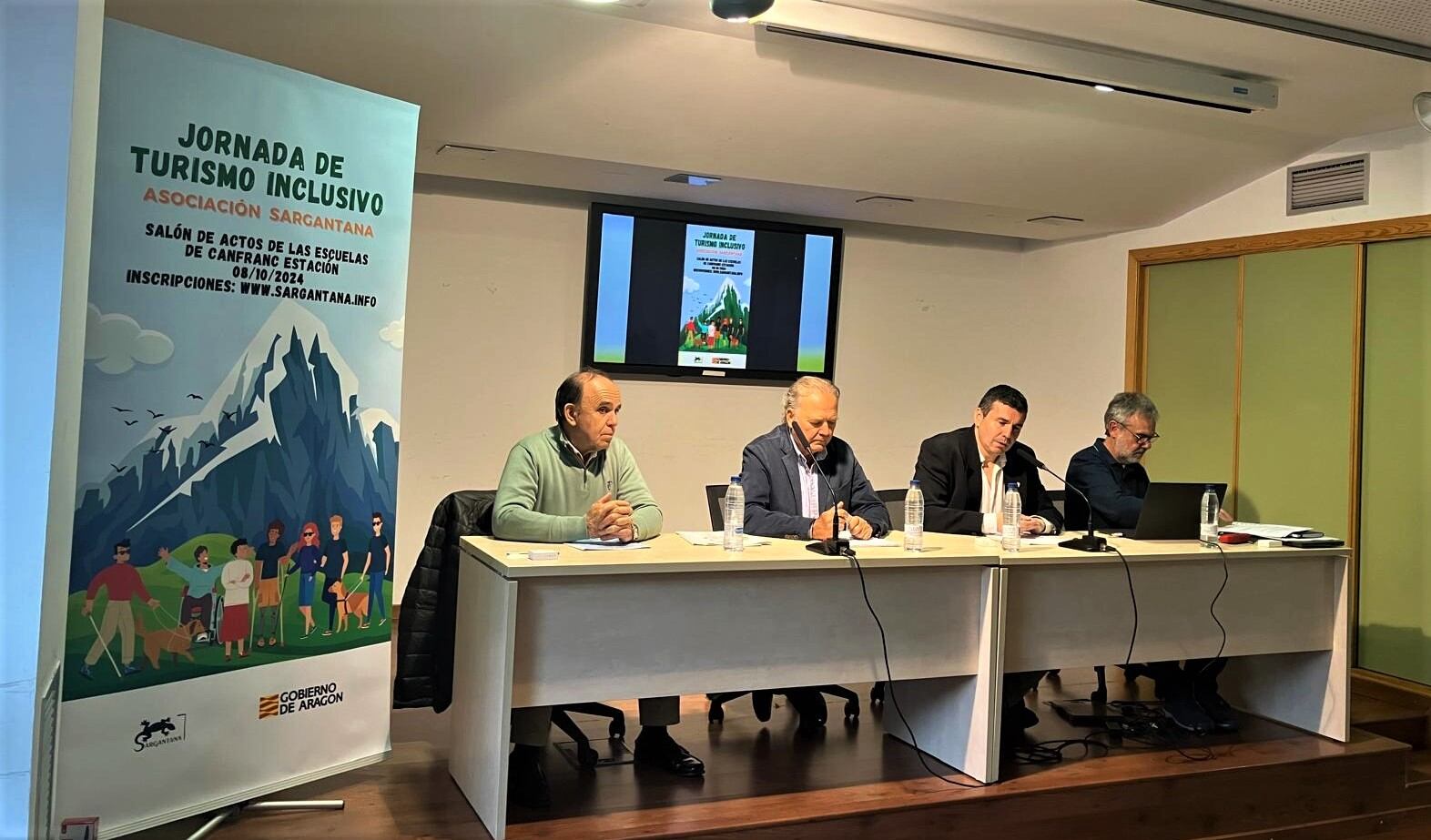 Jorge Moncada, director general de Turismo del Gobierno de Aragón junto al alcalde de Canfranc y el presidente de la Mancomunidad en la inauguración