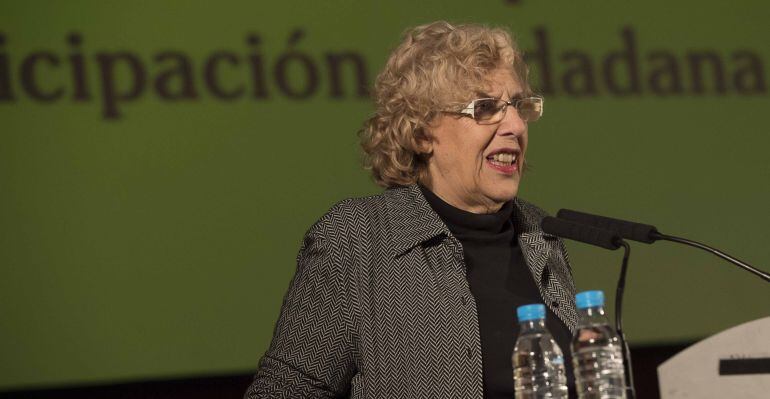 Manuela Carmena, alcaldesa de Madrid en la firma del convenio con para la implantación de herramientas de participación ciudadana