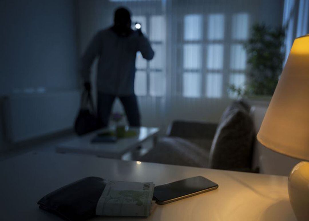 Imagen de la simulación de un robo en una vivienda