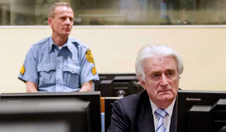 El exlíder serbobosnio Radovan Karadzic, en el Tribunal Penal para la Antigua Yugoslavia (TPIY) antes de la lectura de su veredicto en La Haya (Holanda).