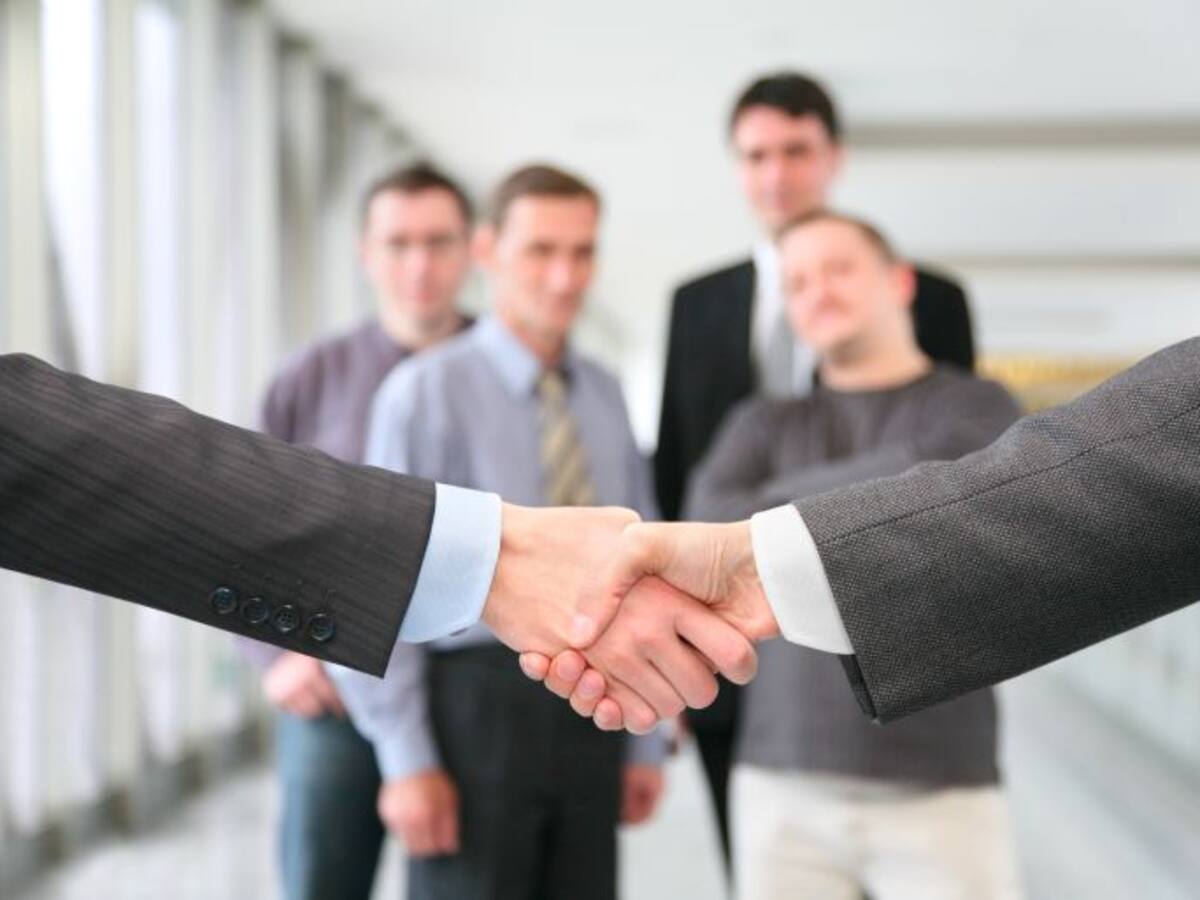 El Ayuntamiento y los agentes sociales liman asperezas