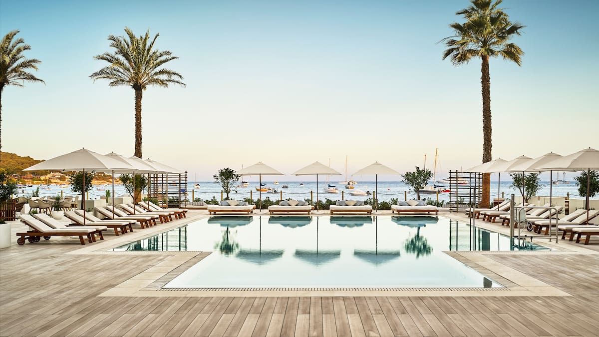 Exceltur aboga por seguir subiendo los precios turísticos en Ibiza para frenar la masificación