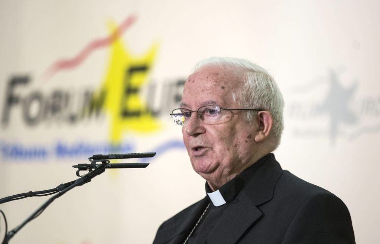 GRA038. VALENCIA, 14/10/2015.- El arzobispo de Valencia, el cardenal Antonio Cañizares, durante su intervención hoy en el Fórum Europa Tribuna Mediterránea. EFE/Manuel Bruque