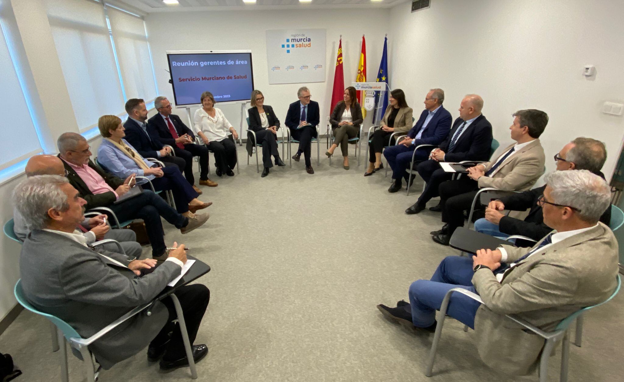 El consejero de Salud, Juan José Pedreño, mantuvo hoy un encuentro con los responsables de todas las áreas de salud, para exponer las principales líneas de trabajo de la legislatura