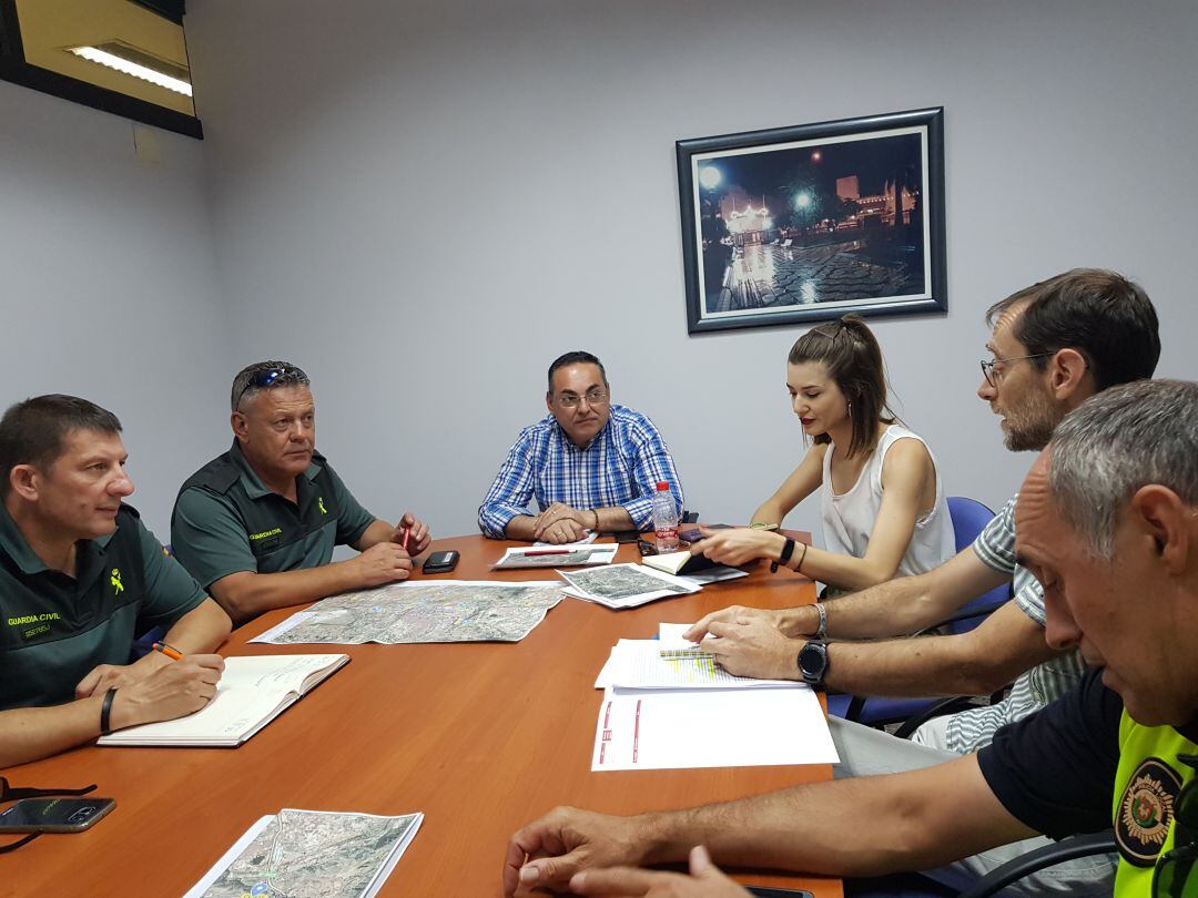 Reenión de los concejales de Elda con los representante de la Policía Local y el Seprona 