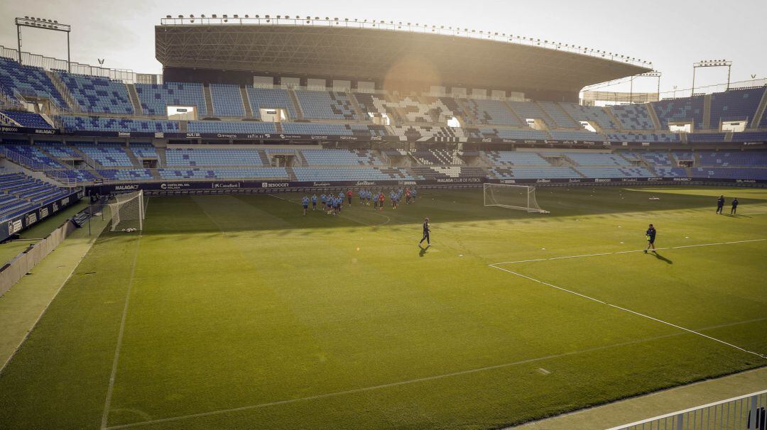 Imagen de La Rosaleda con el Málaga entrenándose