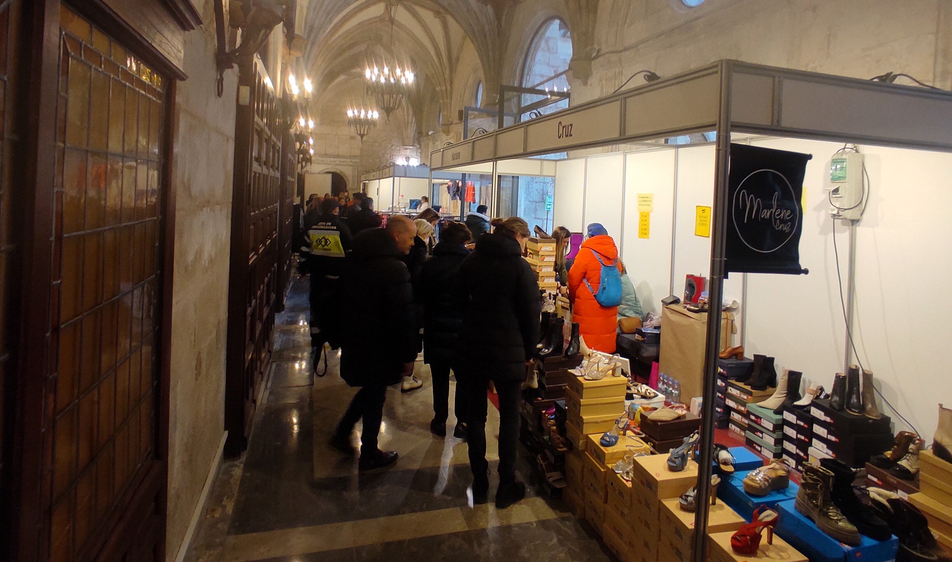 Numerosa afluencia de público en el día de apertura de puertas de la XXIV Feria Burgostock Ganga Manía de Burgos. / Foto: Radio Castilla