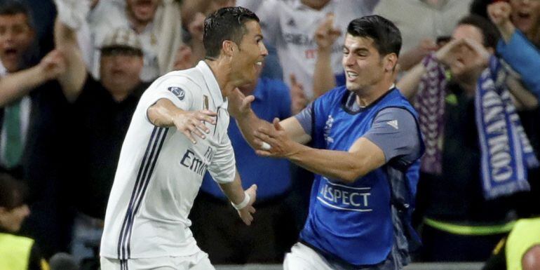 Morata felicita a Ronaldo tras un gol en la Champions League frente al Bayern