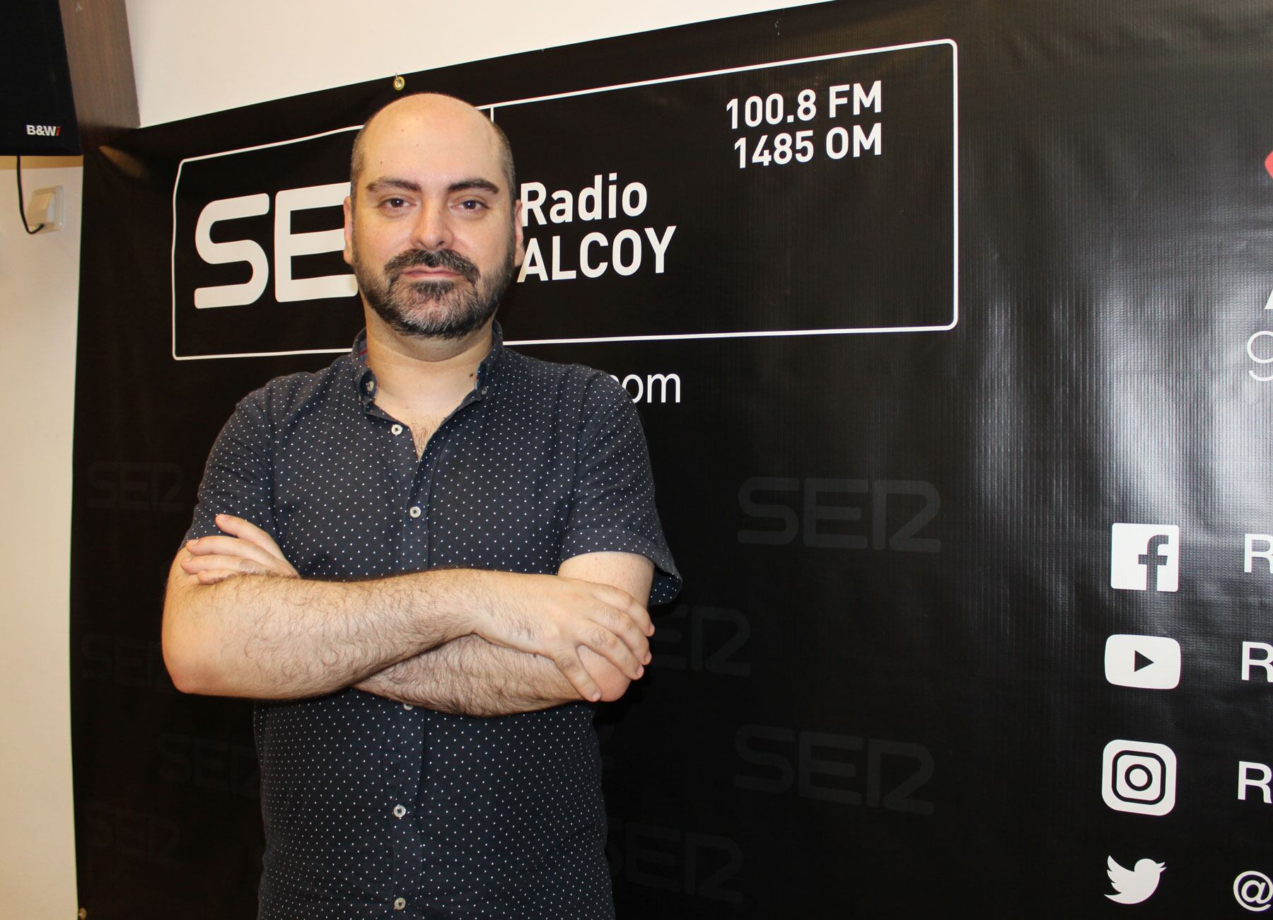 Alejandro Cerro, presidente de AlCentro, en el estudio de Radio Alcoy