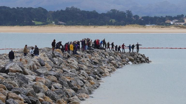 Protesta convocada por la Plataforma "Salvar la Magdalena"