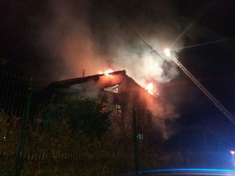 Incendio en una vivienda de Gama 