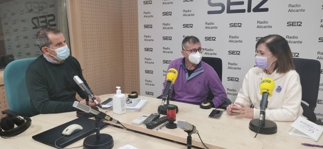 Mª Carmen Devesa y Lluis Bonet en el estudio de Radio Alicante SER